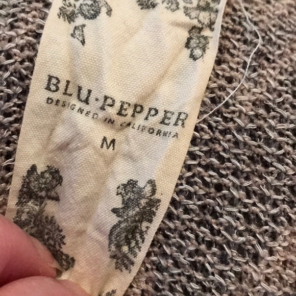 Blu Pepper sweater, medium.  Tub 5 - Picture 4 of 4